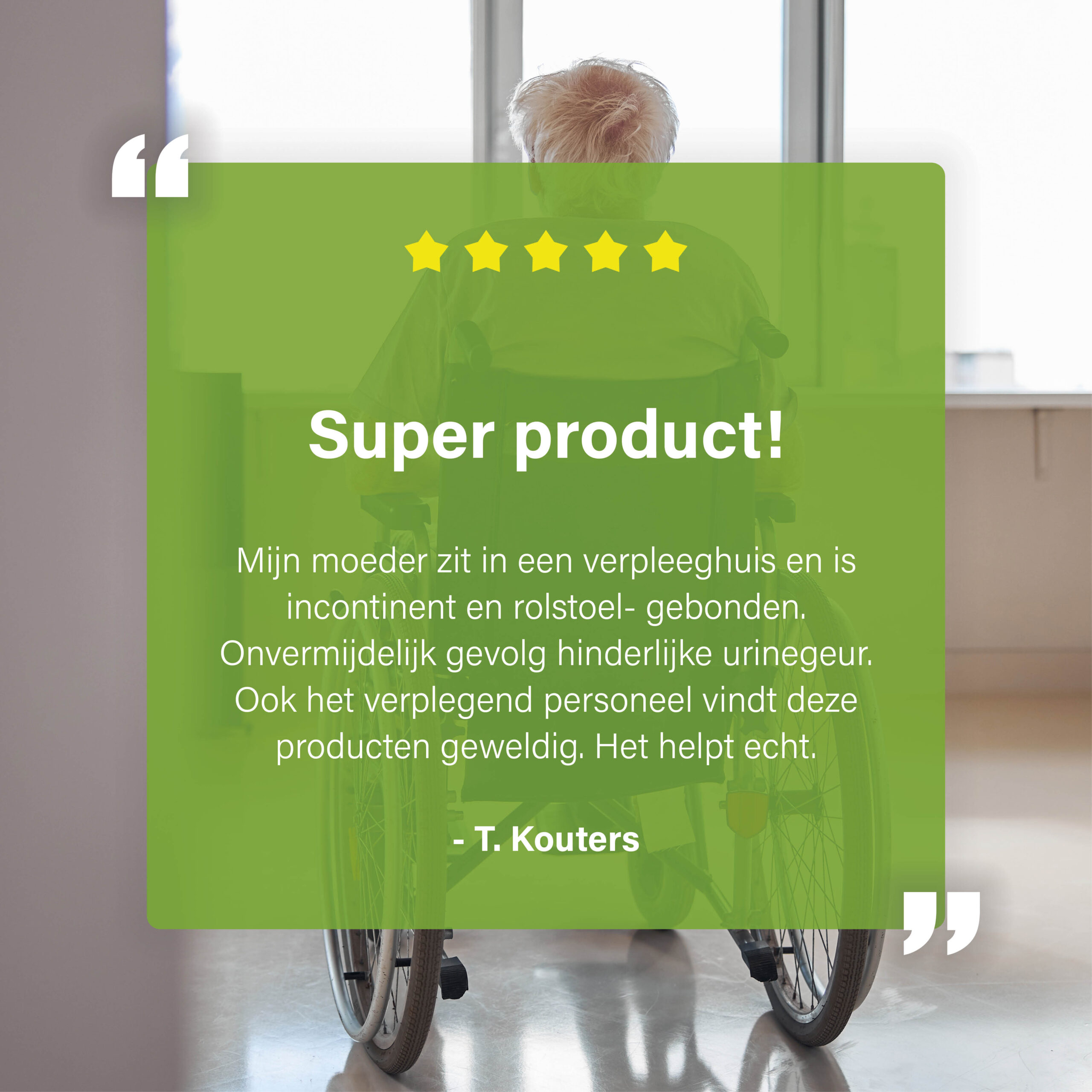 Reviewafbeelding met een oudere persoon in een rolstoel in een verzorgingshuis en een testimonial over het verminderen van urinegeur met EcoClinic-producten.