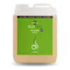 Witte 2,5 liter navul jerrycan EcoSmoke van Ecodor tegen rooklucht, met een witte dop en een groene sticker met gebruiksaanwijzing en productinformatie op de achterkant. Op de voorkant staan de merknaam Ecodor en EcoSmoke, samen met een afbeelding.
